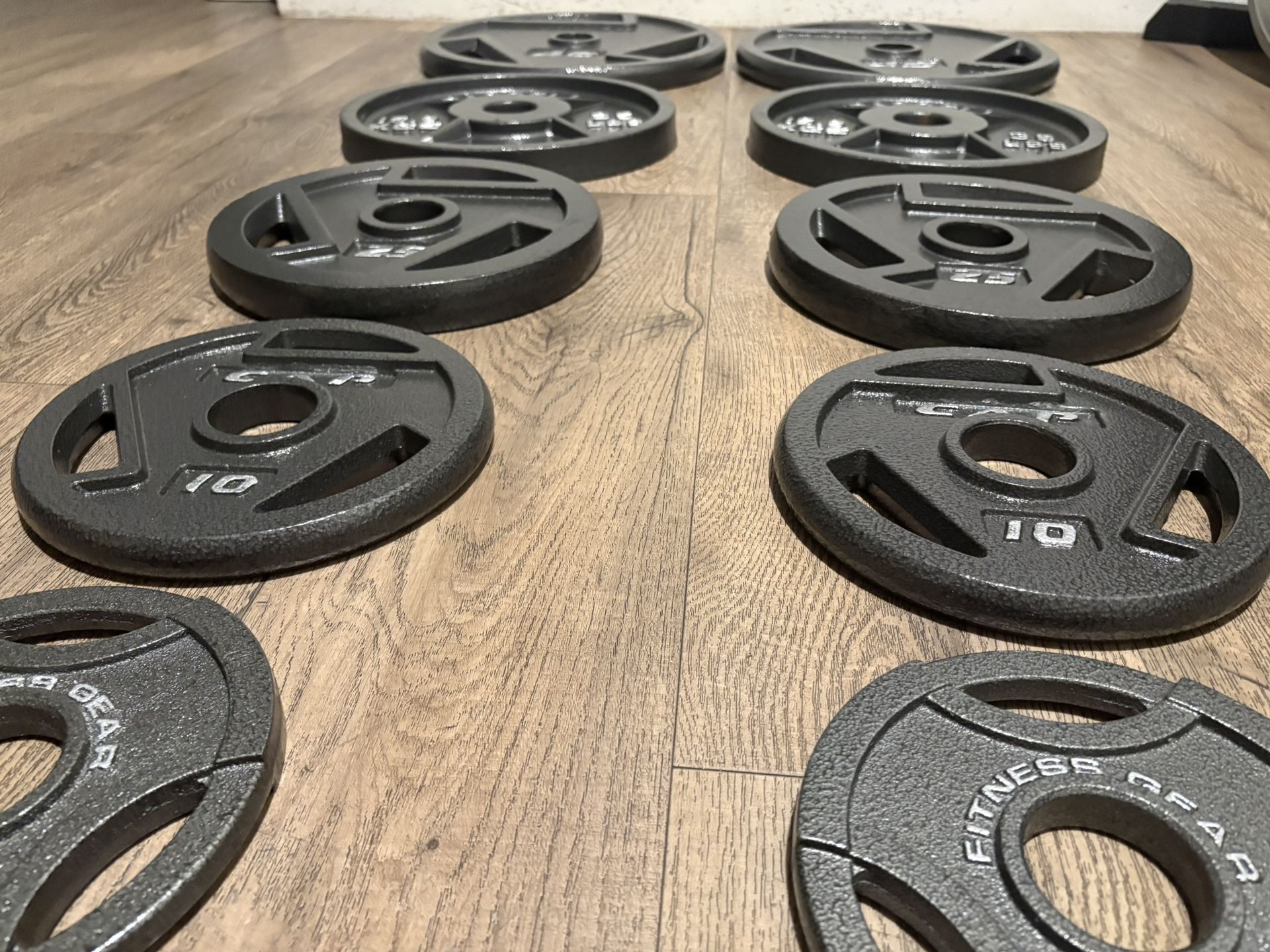 BRAND NEW Full Set Of Cast Iron Weight Plates  from 5s to 45s [Total: 245 lbs] 