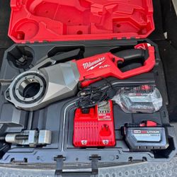 Milwaukee-M18-FueI-Pipe Threader-Kit