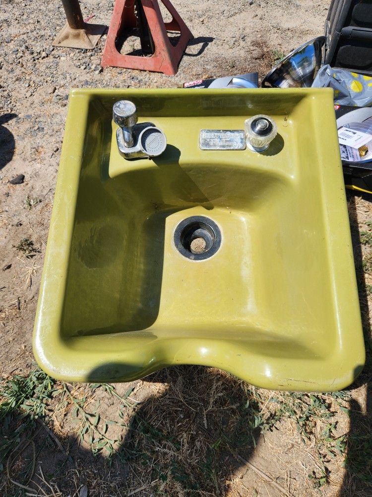 Beauty Salon Hair Washing Sink