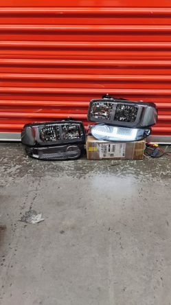 Pair of Black Housing Clear Reflector Headlights Compatible with 2002-2006 GMC Sierra 1500 Denali /