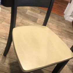 Table With 4 Chair 
