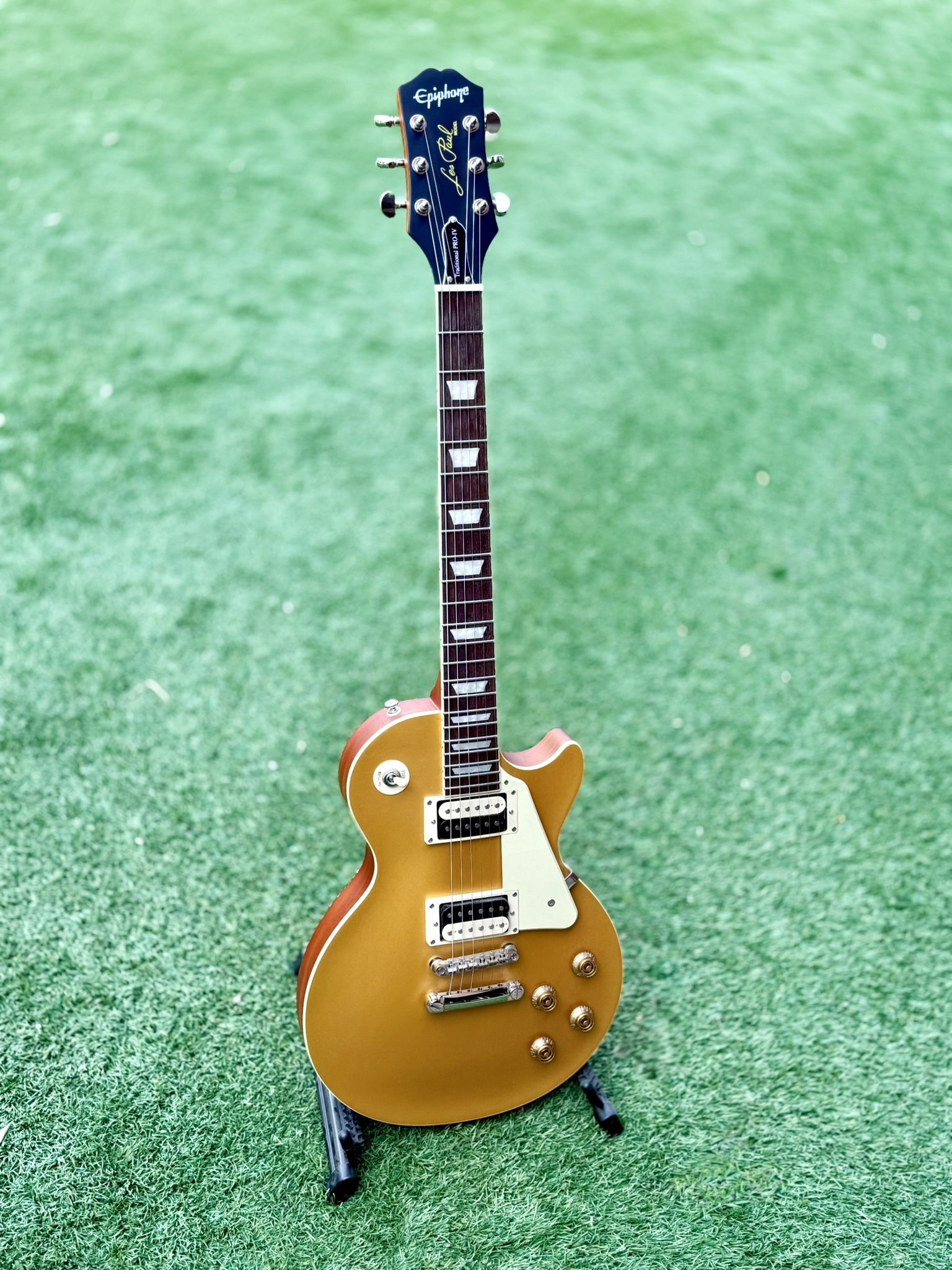 Epiphone Les Paul Traditional Pro IV Limited-Edition Electric Guitar Worn Metallic Gold
