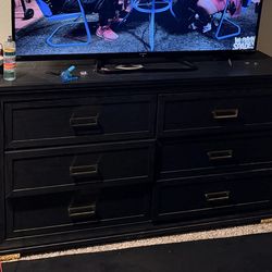 MOVING Sale!! 5-pc Bedroom set