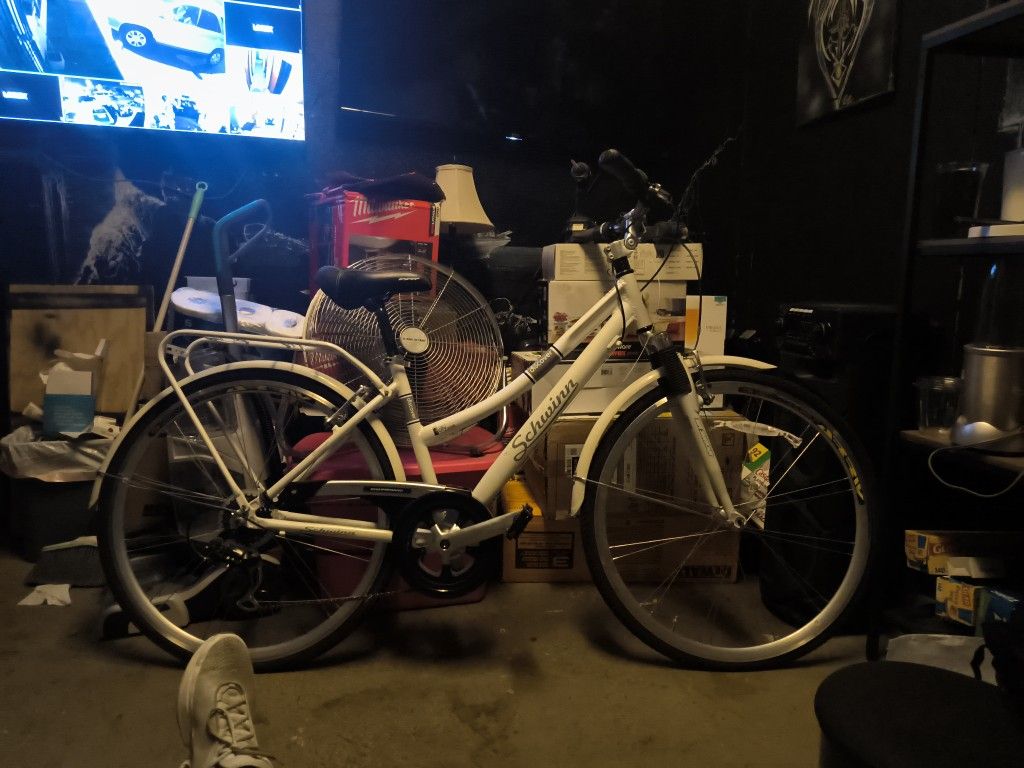 Schwinn Discovery Unisex Hybrid Bike With 700C Wheels, White Mm