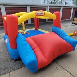 bounce house as is on picture with blower good no hole