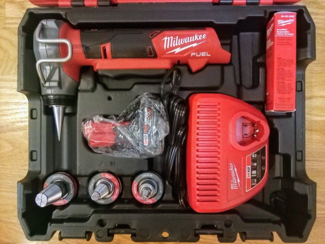 Milwaukee M12 Fuel PEX Expansion Kit 1/2"-1" With RAPID SEAL ProPEX Expander  Heads