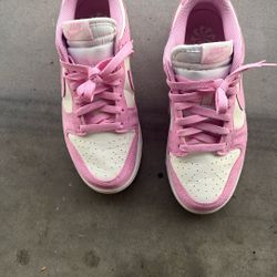 Nike Dunks Pink Women 8 used still in good condition