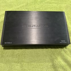 Like New 1600 Watt 4 Channel Amp