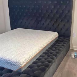 Black Queen Tufted Bed w/ Storage