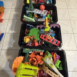 Thomas & Friends train tracks, cranes, and more