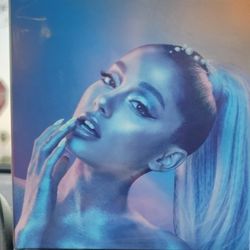 Ariana Grande CLOUD. 