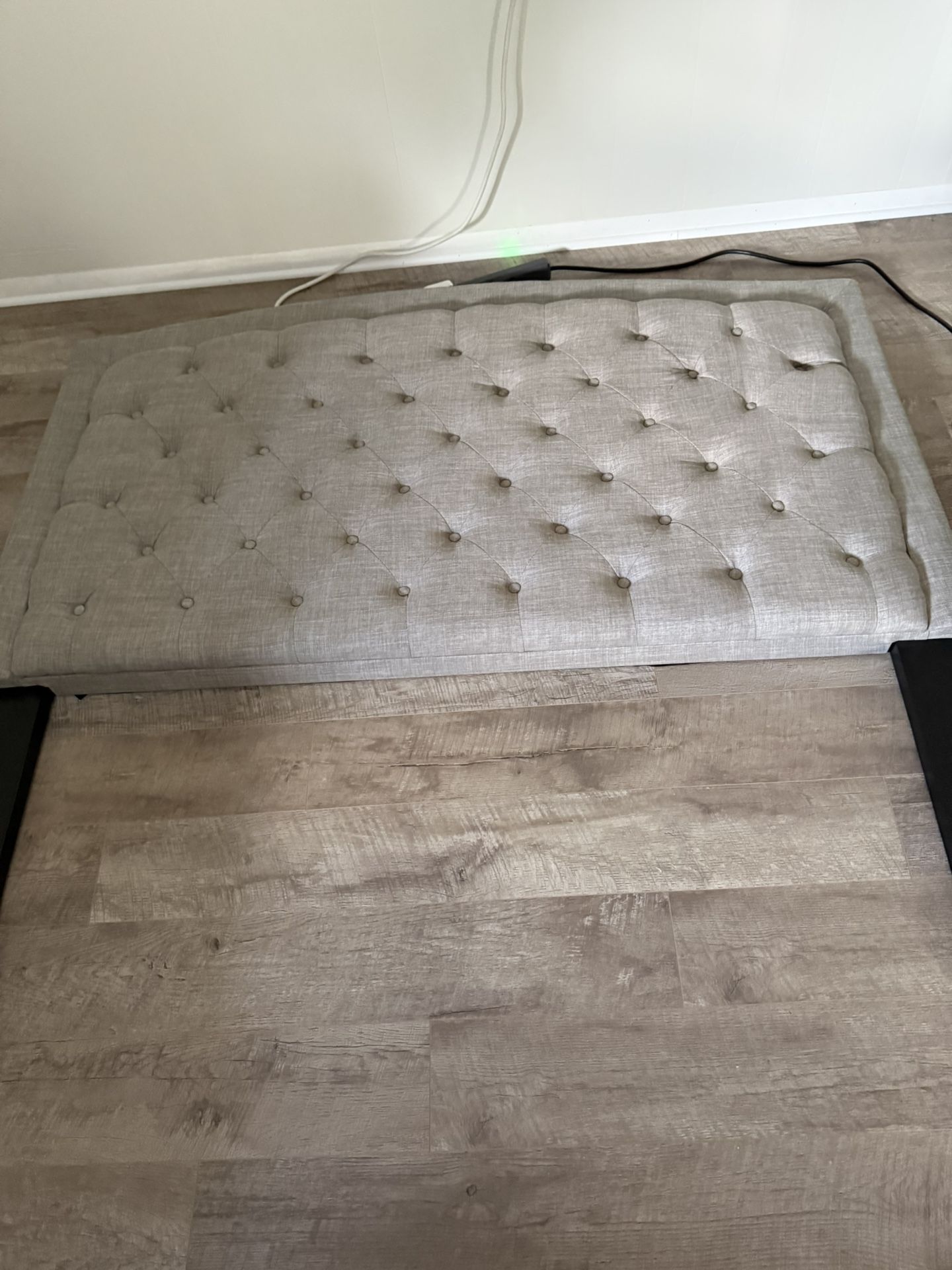 Upholstered Bed With Tufted Headboard - Outer Frame Only 