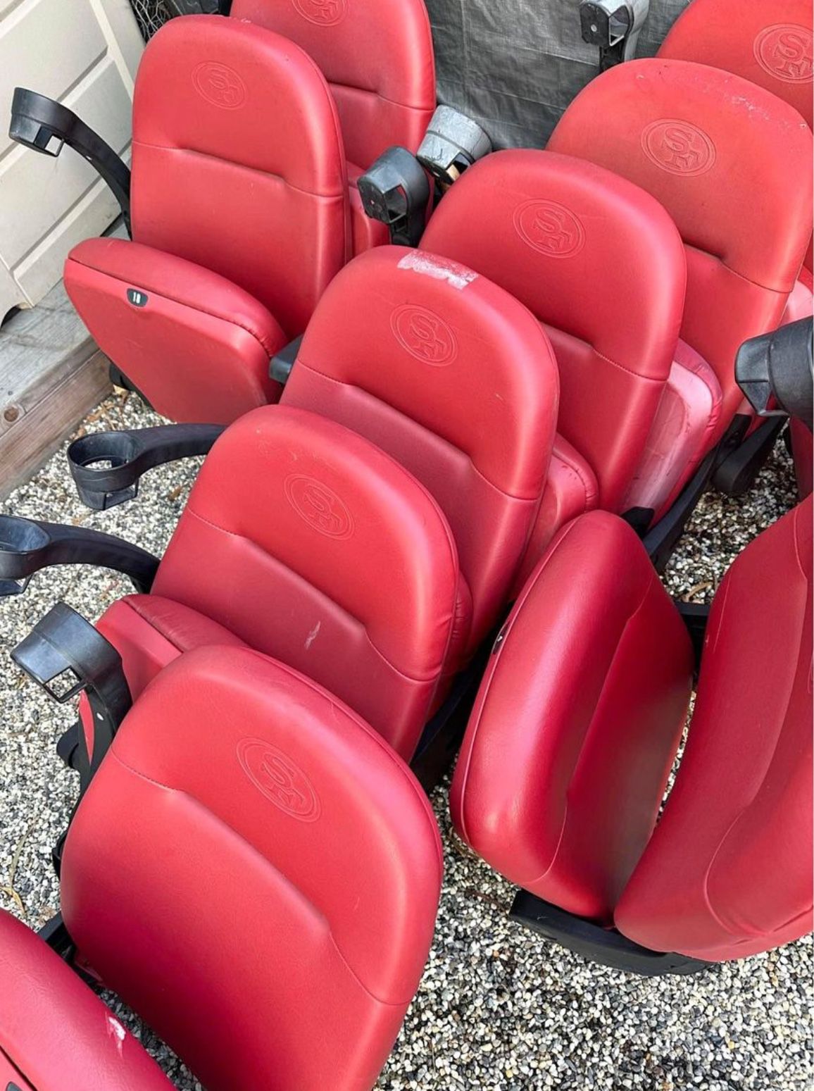 Club seats removed from Levi Stadium suite