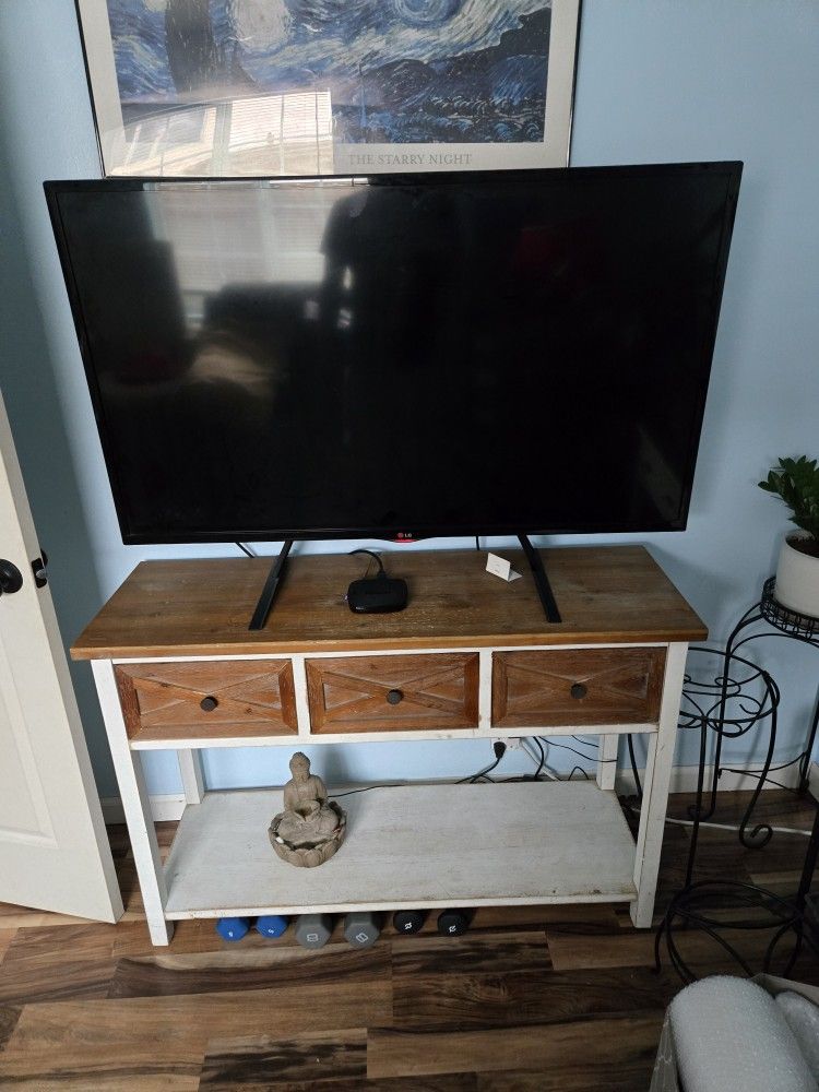 40" Roku TV With Stand