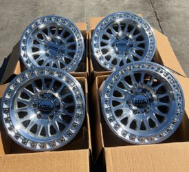 Brand new 17 inch Kmc 552 rims 6x139.7