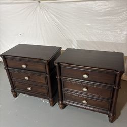 Set Of 2 Nightstands With USB Chargers 