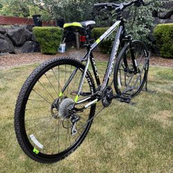 CANNONDALE QUICK CX BIKE  28 SPEEDS HYDRAULIC DISC BRAKES  SIZE MEDIUM