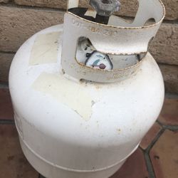 Full Propane Tank !! 👍🏼 Save $ Buying Here 👌🏼 Must come to me in Huntington Beach