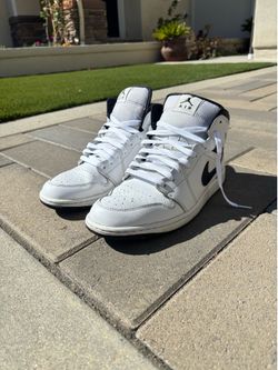 Air Jordan 1 mid white black