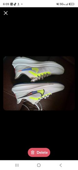 Nike Air Zoom Tennis Shoes