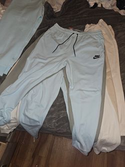 Nike sweat pants , 1 dri-fit, 1 tech, 3 fleece (ALL OR NONE) 5 for $100 firm