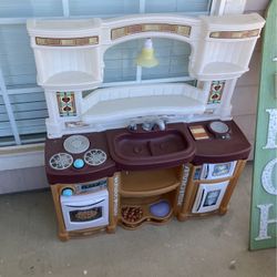 Toy kitchen 