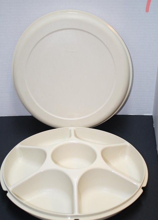 VINTAGE TUPPERWARE VEGETABLE TRAY