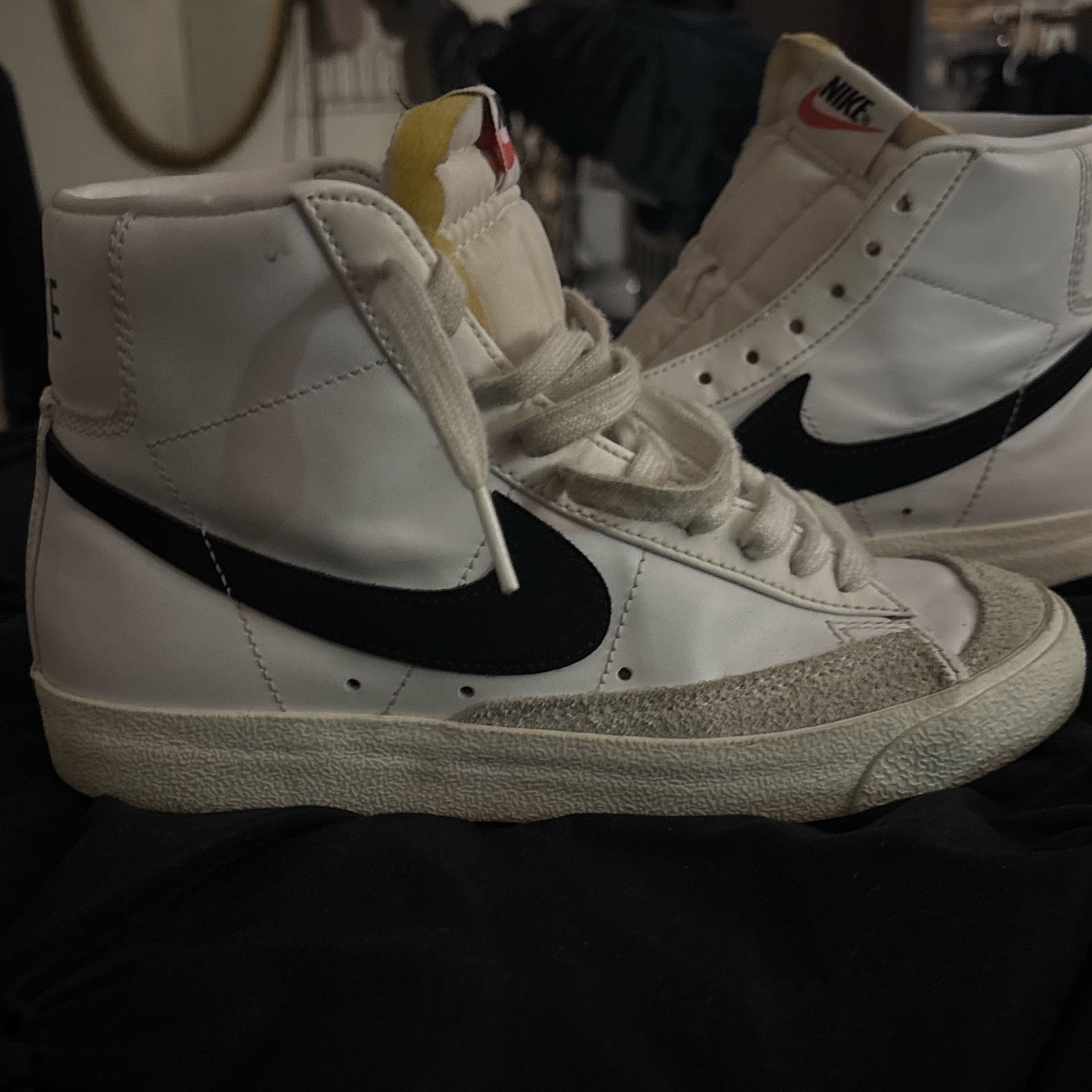 Women’s Nike Blazer 77 Mids