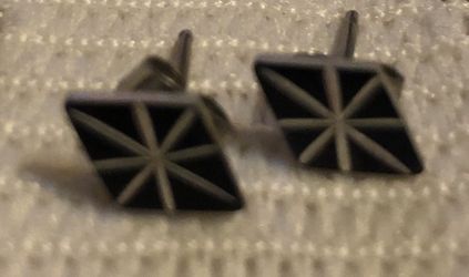 “”Vintage” -Diamond cut” silver/black tone earrings