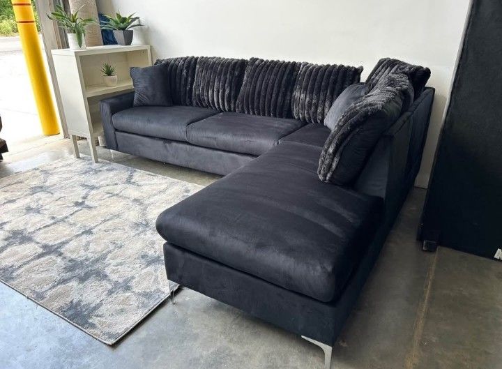 CLOSEOUT SALE Black Modern Sectional (SAME DAY DELIVERY)