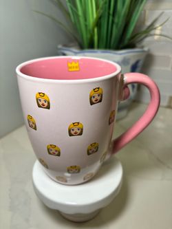 "Mug Me I'm Famous" Princess/Queen Emoji Mug — Pink/White