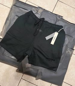 Black Essentials short size M
