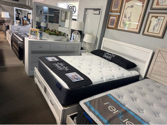 Glamorous bedroom set! 💙😊🎉