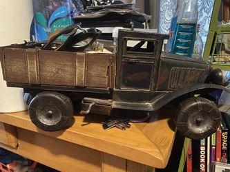 Antique tabletop truck