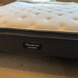 Beautyrest Memory Foam Pressure Sense KING Mattress With Box Spring & Frame 