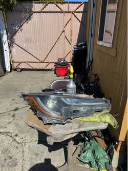 Toyota Corolla RIGHT USED OEM HEADLIGHT (2020-2023)