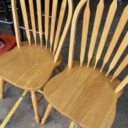 2 Barstools with a solid Wood high table 