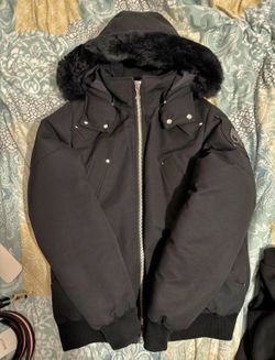 Moose knuckle bomber
