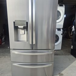 Lg French Door Refrigerator With Water And Ice Dispenser 