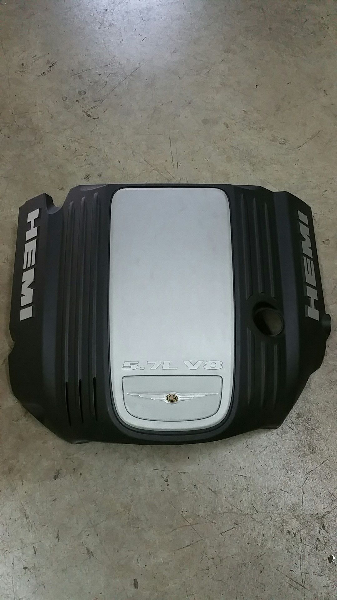 HEMI 5.7L V-8 Engine cover, Engine Dust Cover. Chrysler, Charger, Challenger, Dodge,Dakota 5.7L HEMI