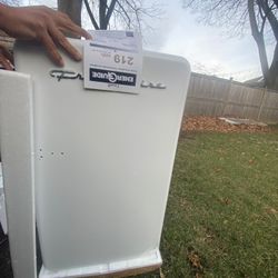 new small refrigerator