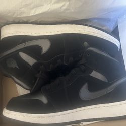 Air Jordan 1 Mid 