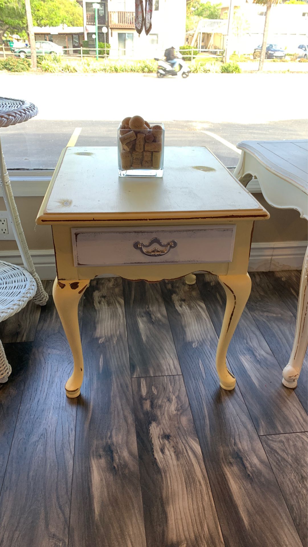 Shabby chic, refinished chalk painted/sealed, Thomasville end table