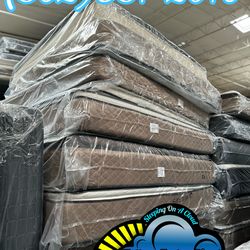 Pillowtop cal king mattress and Boxspring bed set new cama Bonita