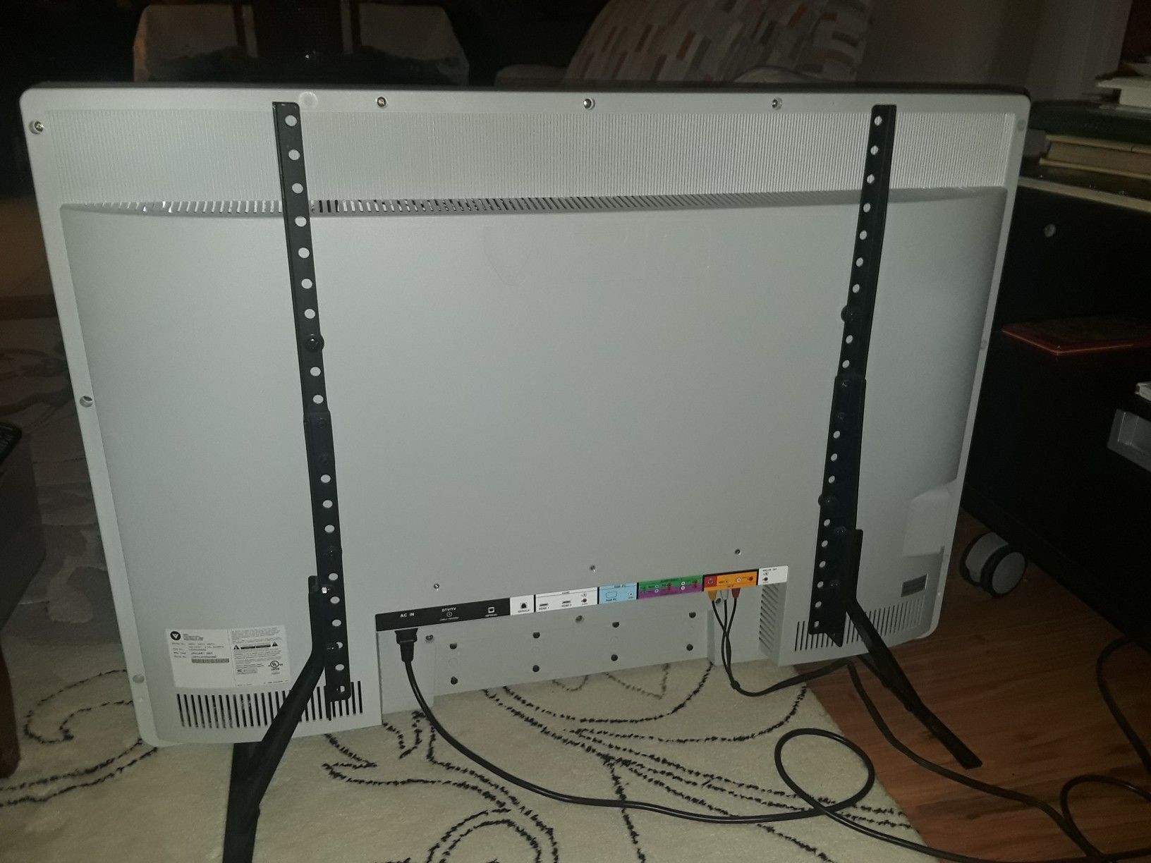 VIZIO VX37L lcd hdtv no remote for Sale in Tampa, FL OfferUp