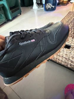 Kids reebok classics size 3