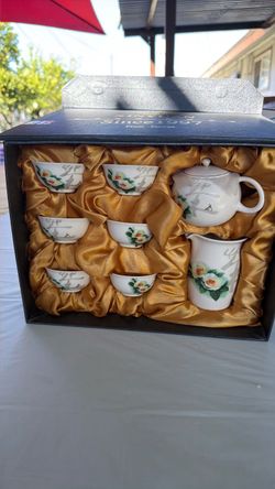 Porcelain Chinese Tea Set in Gift Box