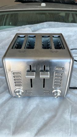 Cuisinart toaster ( 4 slices ) used but in super good condition