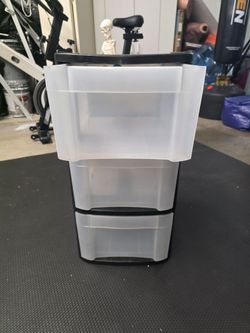 Storage container