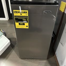 Magic Chef Mini Refrigerator 